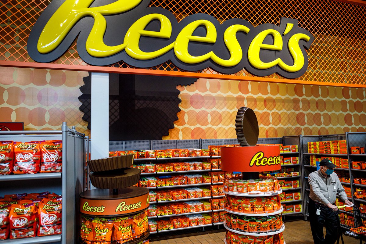 rayrivers's tweet photo. @AlexaBliss_WWE Hmm 🤔 Interesting I think Reese’s Cups over many other Reese’s shapes. However, there’s one Reese’s product that is just as good if not better than Reese’s Cups and that’s the Reese’s Fast Break.

Have you tasted the Reese’s Fast Break?

If so do you still prefer it to the Cups? https://t.co/tyDR9UROjP