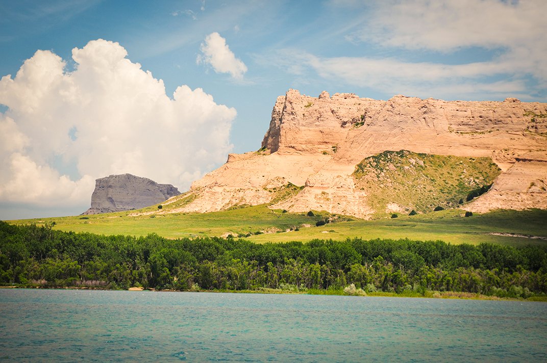 GoGoshenWY's tweet photo. Take in views of dramatic bluffs, beautiful wildlife, and breathtaking sunsets. In Goshen County you can explore over 30 walk-in hunting and fishing areas, 5,607 acres of Wild Habitat Area, with over 245 sightings of different species of birds! https://t.co/WlcWlpQ7Xr