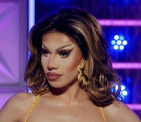 janlovebot's tweet photo. NOT JORGEOUS WEARING HER COOKIE CUTTER EARRINGS
#DragRace https://t.co/37vucbssnm