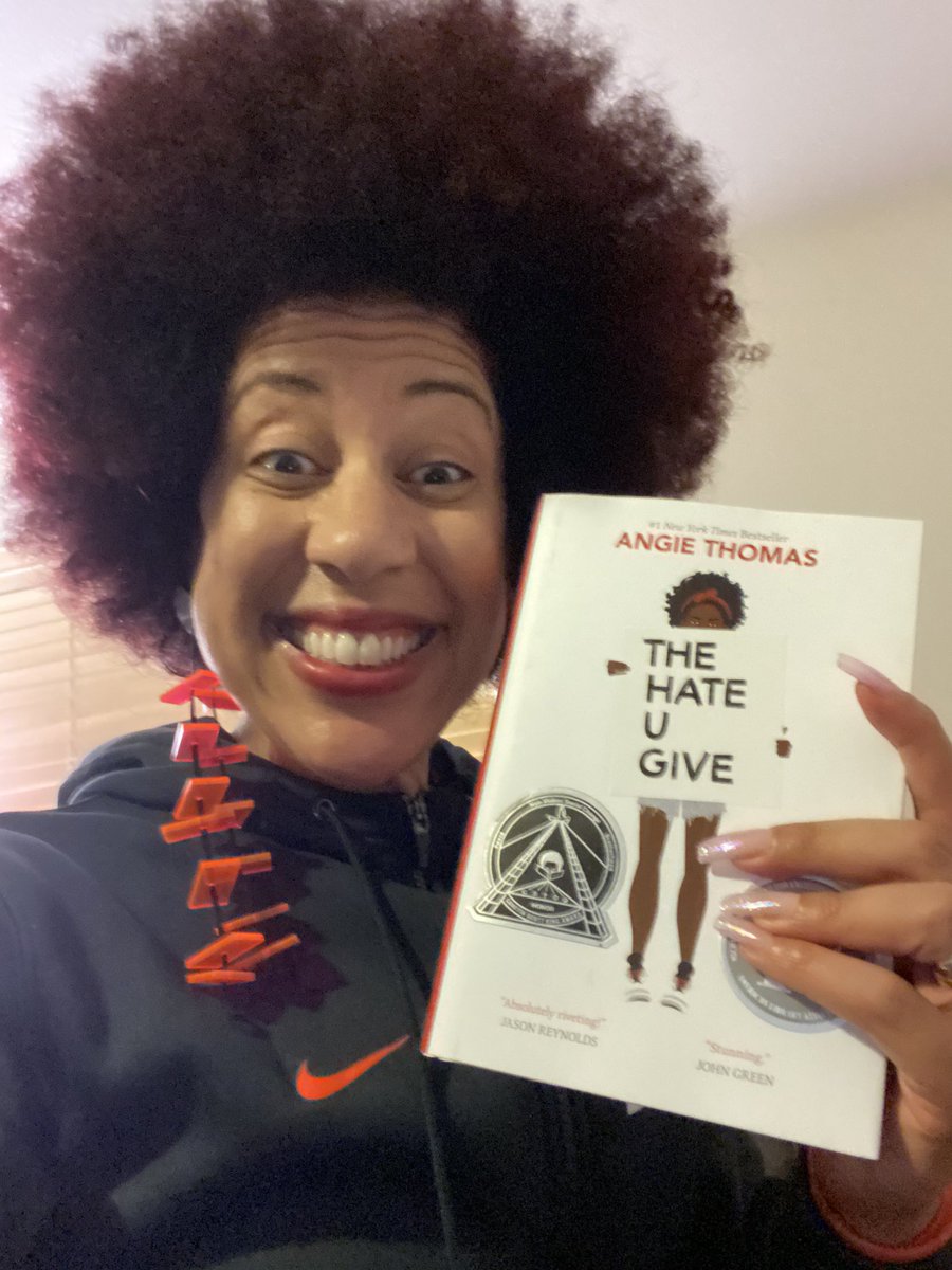 I get to do BEST stuff! There’s a school district in WA where parents are challenging “The Hate U Give” by @angiecthomas. A group of HS Ss have decided to read all 4 challenged books + participate in facilitated convos afterwards. I’ve been asked to facilitate this one! EXCITED! https://t.co/E049piybps