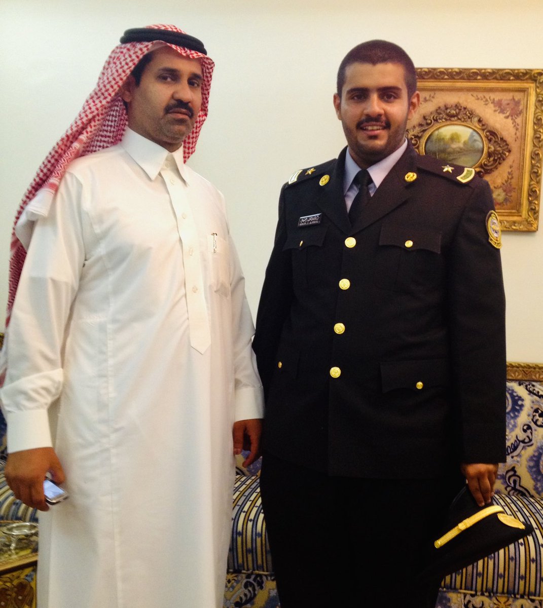 fahad_0107's tweet photo. رحم الله اخي محمد وسكنه فسيح جناته صوره تجمعه مع ابني راكان في يوم تخرجه من الكليه https://t.co/nUIZ5BenJW