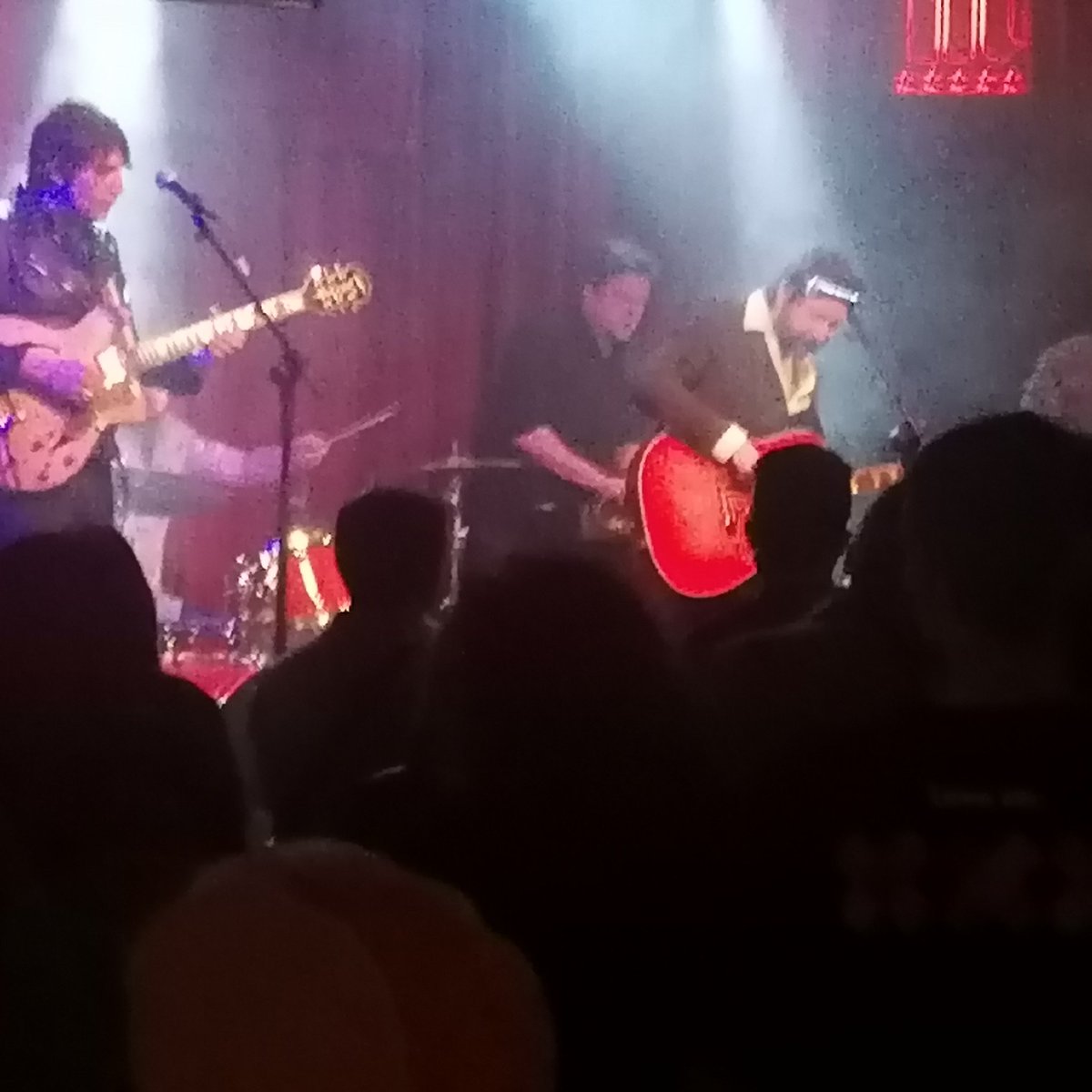 Esta noche hemos visto y oído a Litus en la sala El Sol oído lo buen músico, y visto lo buena gente que es, todo un placer.
Esperaremos a la próxima 👌