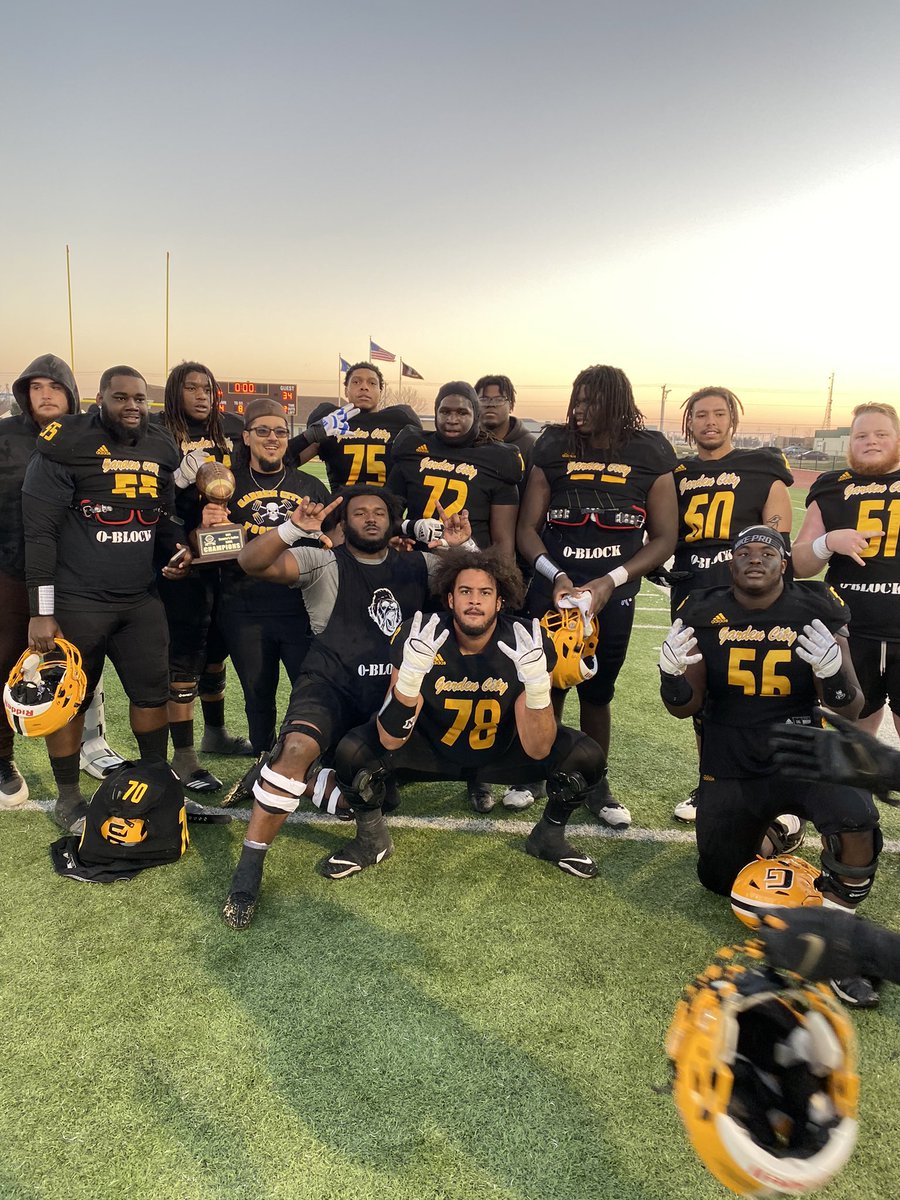 CoachOrtizOL's tweet photo. If you want to prove you’re as good as you say you are there’s no better place to do it than @GCCC_FOOTBALL in the toughest JUCO conference in the country, the @KJCCCmedia! Come be GREAT! #GCityOverEverybody 🦍😤 https://t.co/IGbaE18UqI
