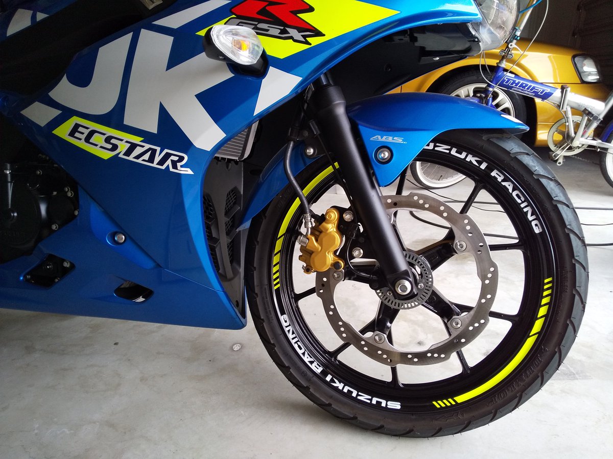 bw6s42mc's tweet photo. ベタなドレスアップだけど、
やってみるとイケとる
#GSX_R
#SUZUKI https://t.co/QJLf9BNnrW