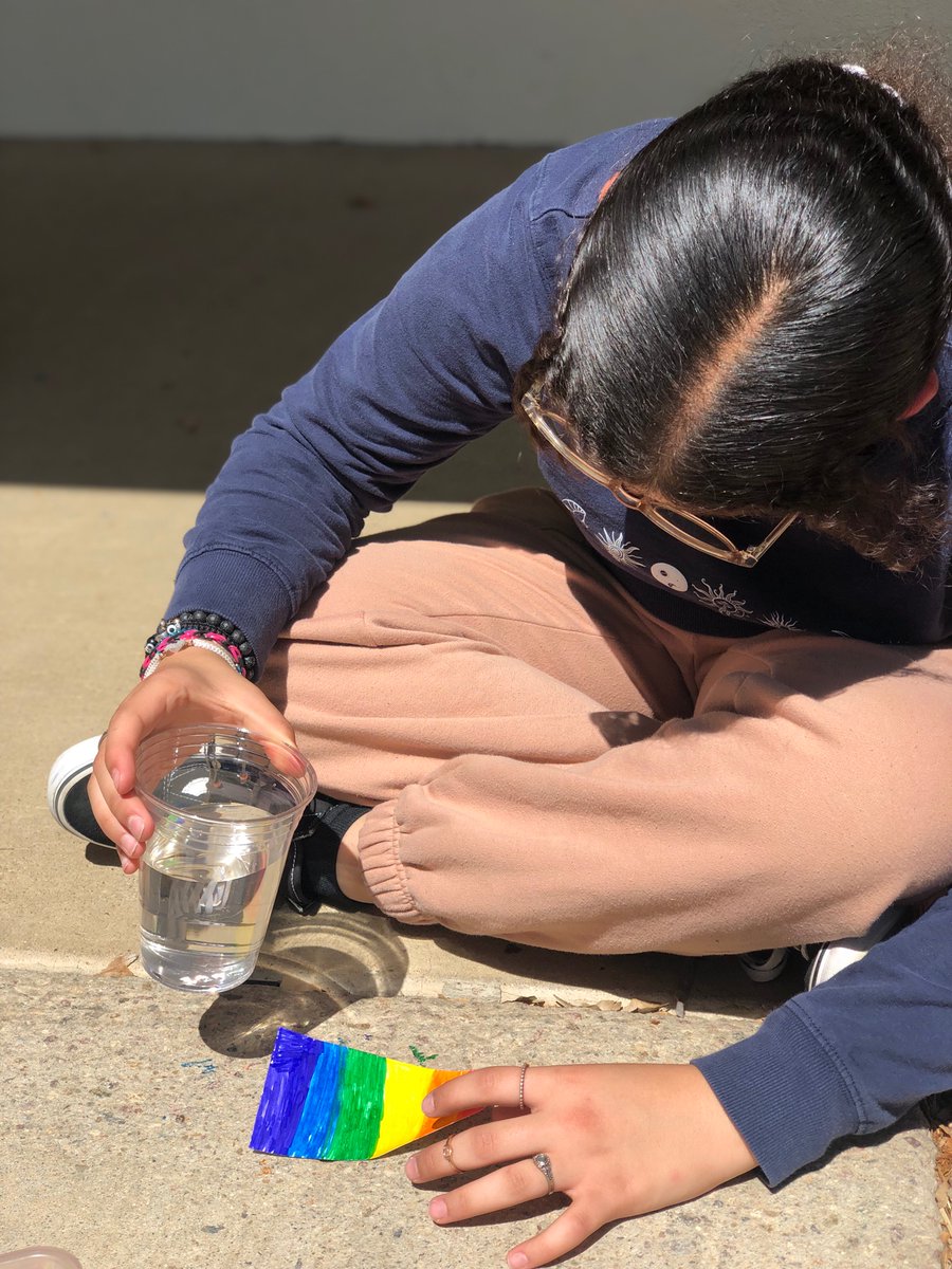 walshra4's tweet photo. Had the best time being outside catching rainbows. Mystery science meets @brainpop. #gainingEmSTEAM https://t.co/I5QU5hBX8A