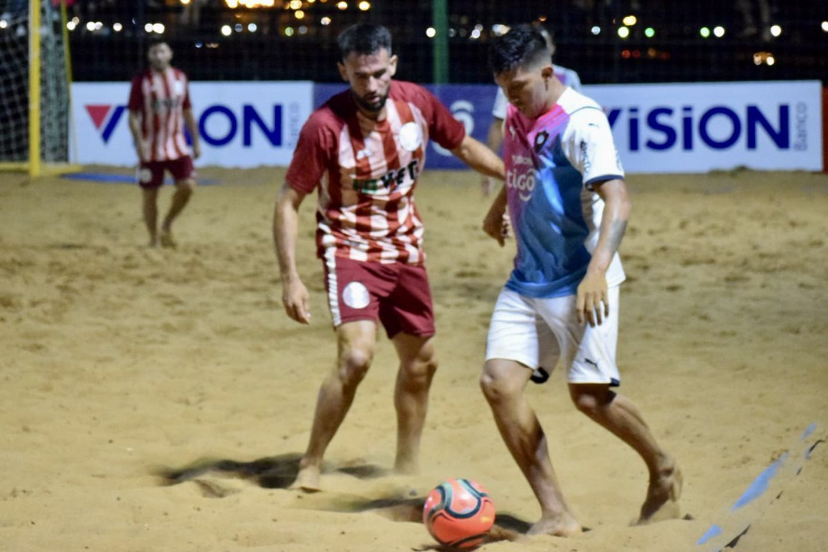 CerroPlaya's tweet photo. SuperligaAPF | ¡A semifinal!

El Ciclón se quedó con el primer lugar de la serie B, venció a San Bernardino en la tanda de penales por 4 a 2, en tiempo complementario igualo 5-5, los goles fueron obra de Carlos Carballo (4) y Amado Rolon 

#LaPasiónDelPueblo🔵🔴 https://t.co/mOD0vLYOUR