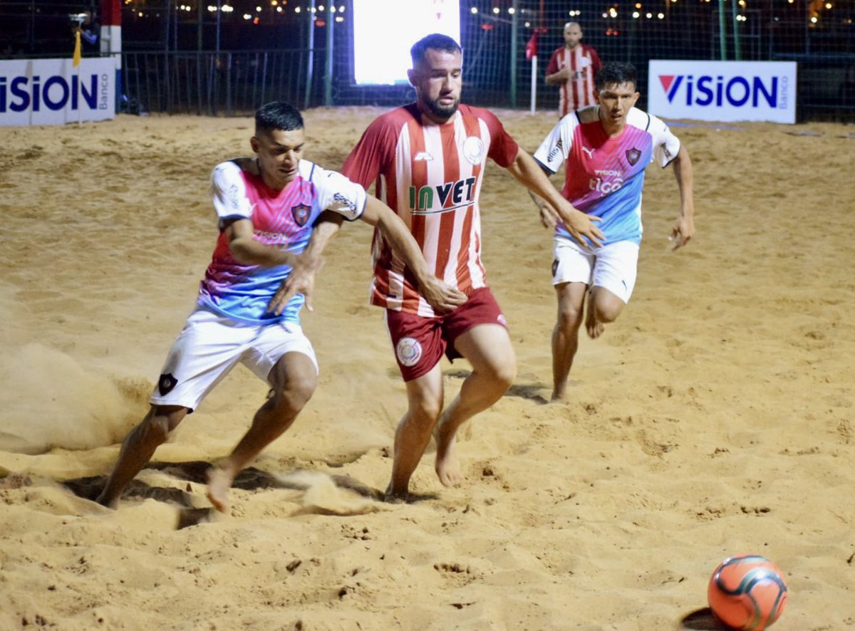 CerroPlaya's tweet photo. SuperligaAPF | ¡A semifinal!

El Ciclón se quedó con el primer lugar de la serie B, venció a San Bernardino en la tanda de penales por 4 a 2, en tiempo complementario igualo 5-5, los goles fueron obra de Carlos Carballo (4) y Amado Rolon 

#LaPasiónDelPueblo🔵🔴 https://t.co/mOD0vLYOUR
