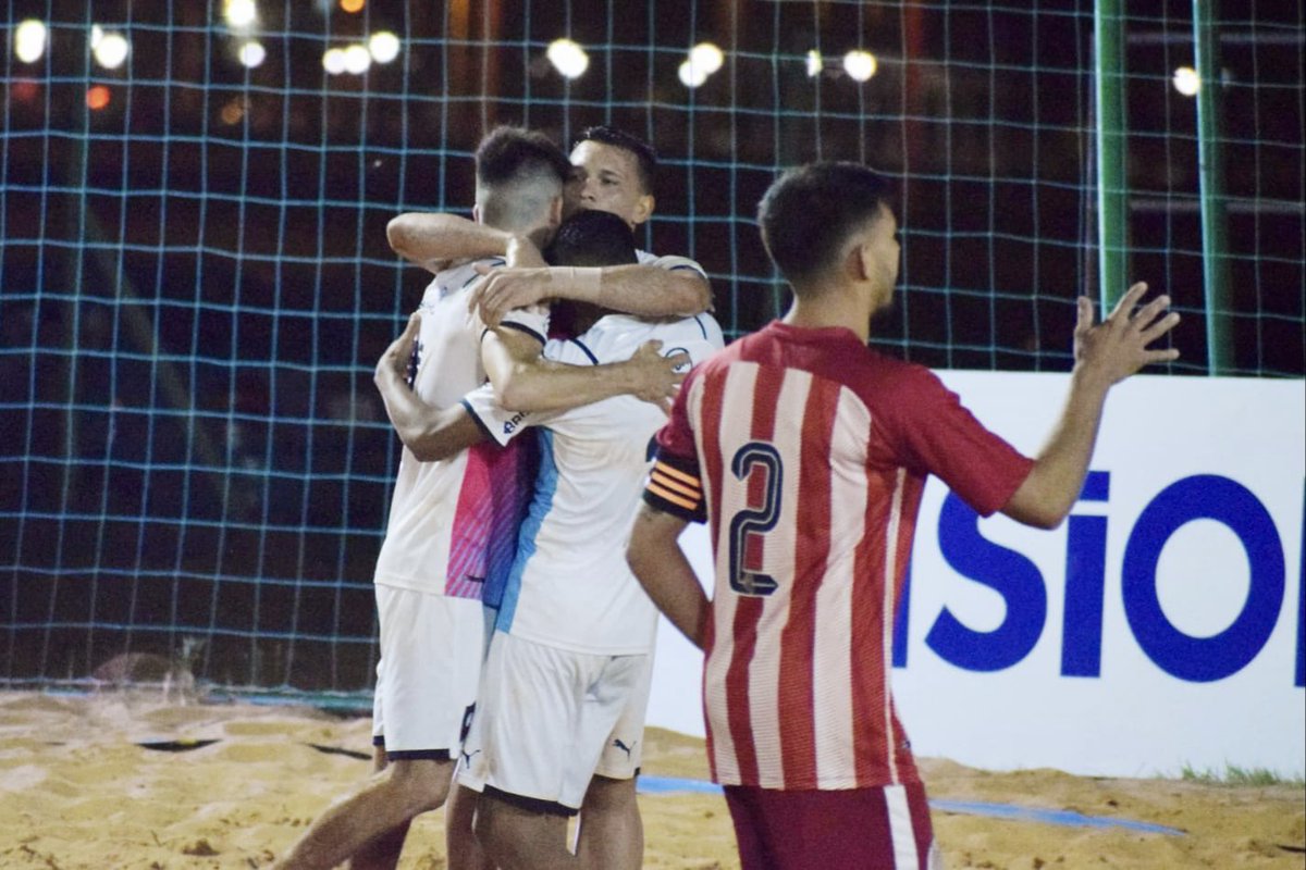 SuperligaAPF | ¡A semifinal!

El Ciclón se quedó con el primer lugar de la serie B, venció a San Bernardino en la tanda de penales por 4 a 2, en tiempo complementario igualo 5-5, los goles fueron obra de Carlos Carballo (4) y Amado Rolon 

#LaPasiónDelPueblo🔵🔴
