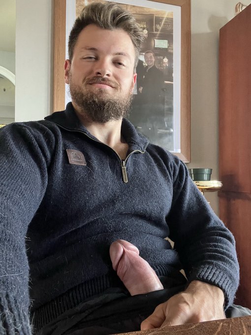 Fuck it&rsquo;s big 🥵 https://t.co/FvOngllcSJ https://t.co/p8gugsjokf