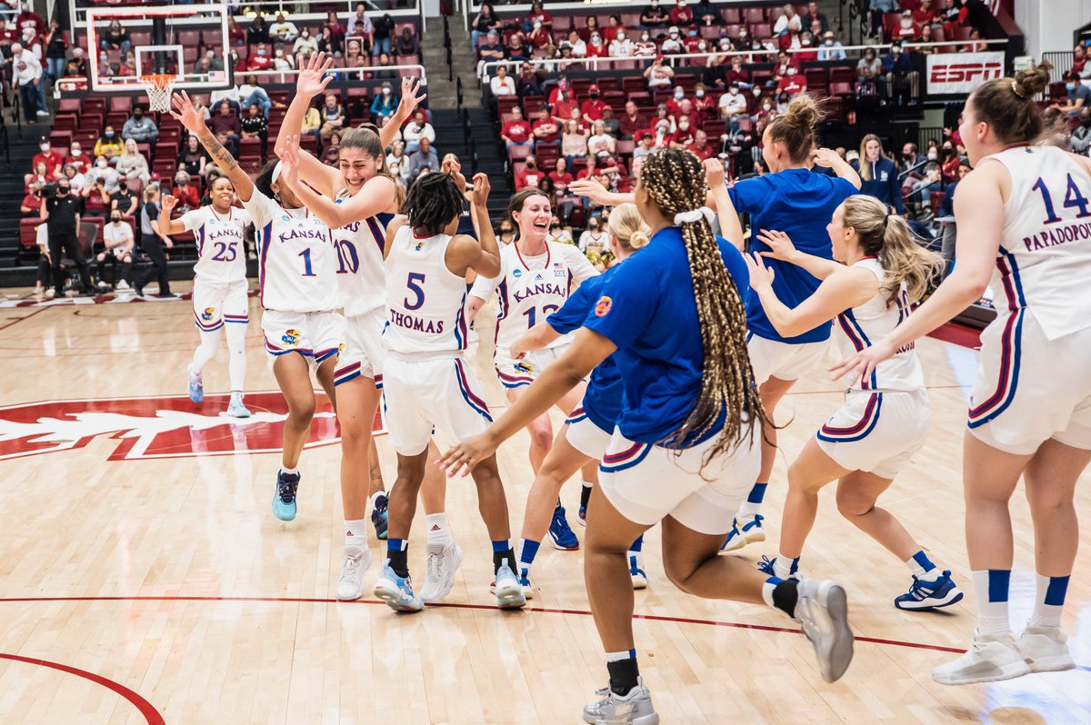 KUWBball's tweet photo. WE STILL DANCING 😎 https://t.co/MXUsa6znSg