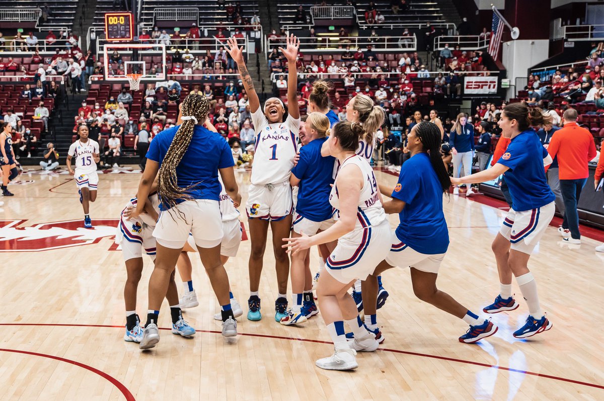KUWBball's tweet photo. WE STILL DANCING 😎 https://t.co/MXUsa6znSg