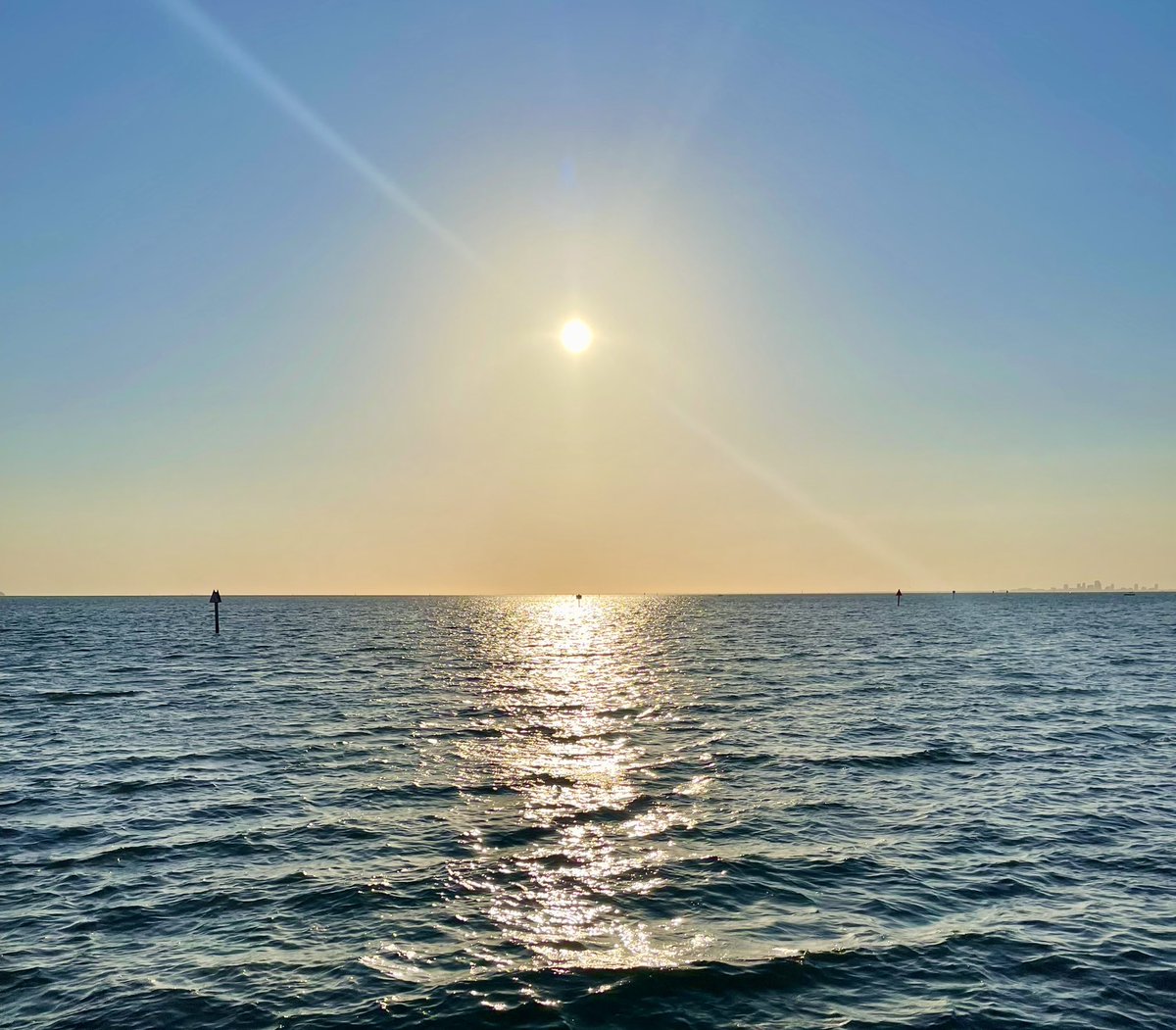 Jason_T_McC's tweet photo. Beautiful backdrop for dinner tonight at Sunset Grill, Apollo Beach!! @RealSaltLife βοΈ π #FloLiving https://t.co/a3g7HcnilL