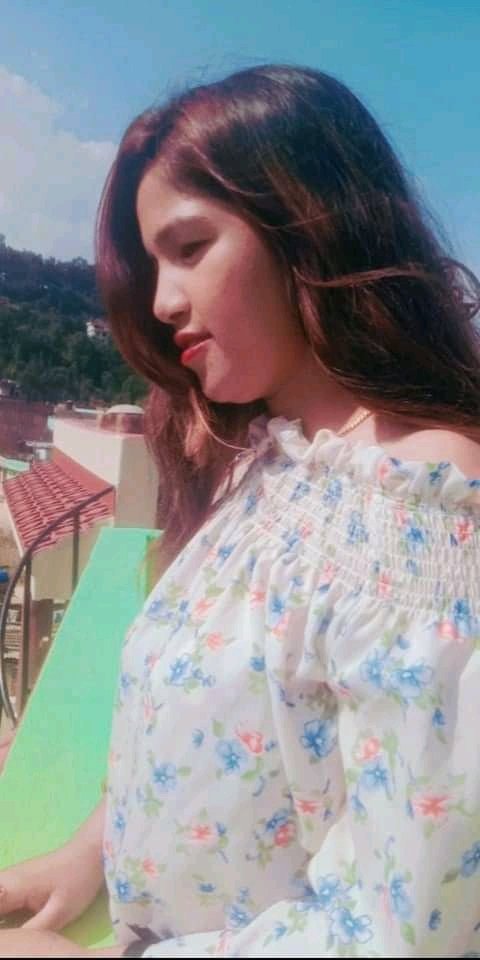 Ajamislovesuja's tweet photo. ऊतै छेक्नु ति साम्राज्य फुक्न नदिनु
दु:खले आर्ज्या मुलुकलाई सुक्न नदिनु
नेपाली हौ सारा हामी गोर्खालीको सान्
दुनीयॉको सामु यो शिर झुक्न नदिनु !! https://t.co/9FgLgLIzOT