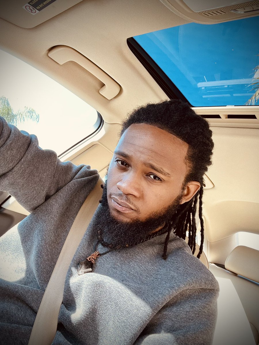 Selah116's tweet photo. Fresh line up got me lookin like I’m 20 something 😏
Birfday 2 months away 💪🏾
#BlackDontCrack https://t.co/MxCqAKh2WA