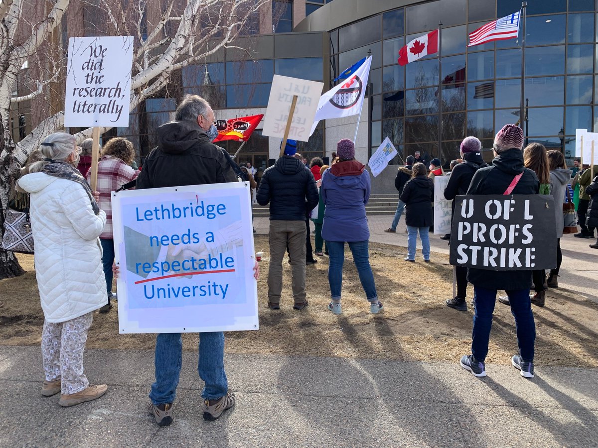 glasheologist's tweet photo. #Solidarity at the @ULFAssociation Community Appreciation Rally at Lethbridge City Hall.
#ulfastrike #worthfightingfor #savethesemester #equityparityrespect #JoinAUnion https://t.co/Wg6HVkGm4A