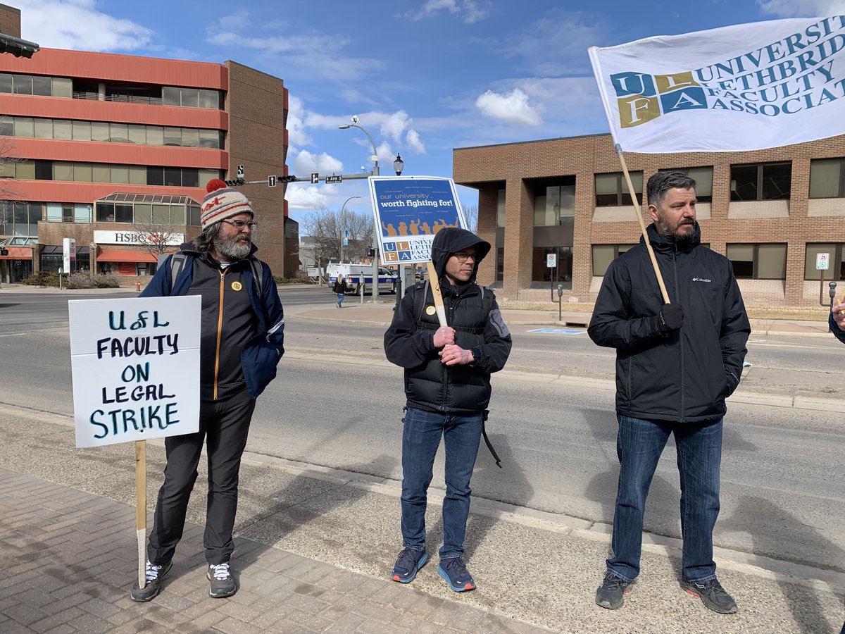 glasheologist's tweet photo. #Solidarity at the @ULFAssociation Community Appreciation Rally at Lethbridge City Hall.
#ulfastrike #worthfightingfor #savethesemester #equityparityrespect #JoinAUnion https://t.co/Wg6HVkGm4A