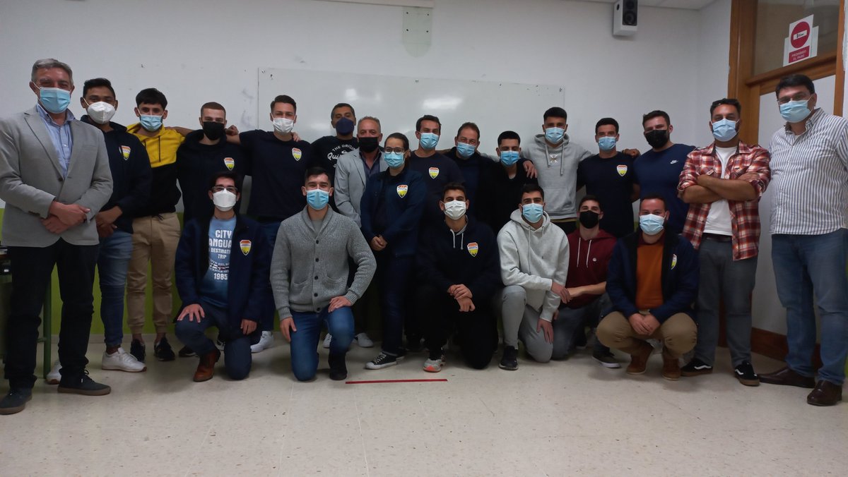 Nuestro alumnado de 2° del Ciclo de Coordinación de Emergencias y Protección Civil defendió este viernes sus proyectos de fin de curso ante el tribunal compuesto por @diegomnsz, <a href="/JuanJosPachec19/">Juan José Pacheco</a> y <a href="/etadrod/">Enrique Tadeo</a>. ¡Muchas Felicidades a todos/as! <a href="/PivpcGobCan/">PIVPC Gobcan Punto de Información Voluntariado PC</a>