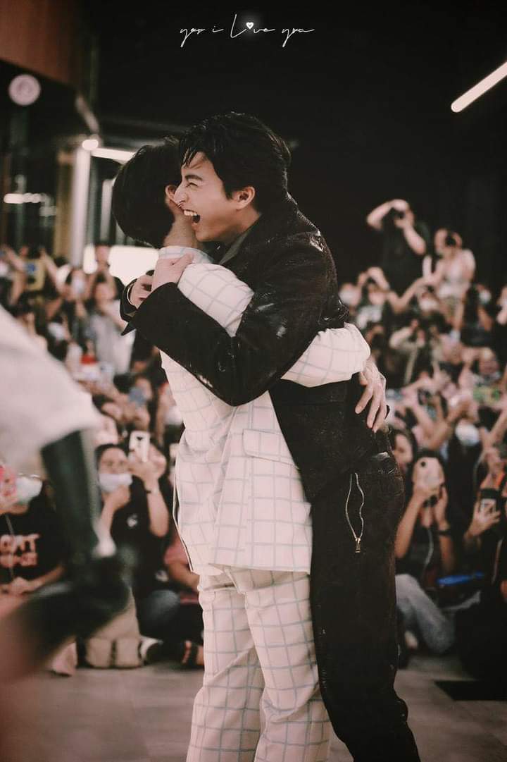 huyennani's tweet photo. Trùi uii vẫn k hết u me cp này
#BestBLCouple2021 #BestBLCouple2021 
#mewgulf https://t.co/KaK4zFDHYU