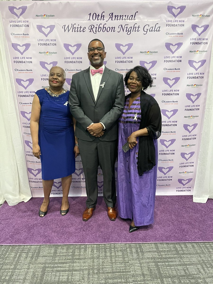 rahsaandhall's tweet photo. Celebrating the work of @LoveLifeNowFoun remembering those taken by domestic violence, honoring those doing the work like @AFABkafanm
#MenAgainstDV #LLN #Hall4DA #mapoli https://t.co/a6StBvmSf3