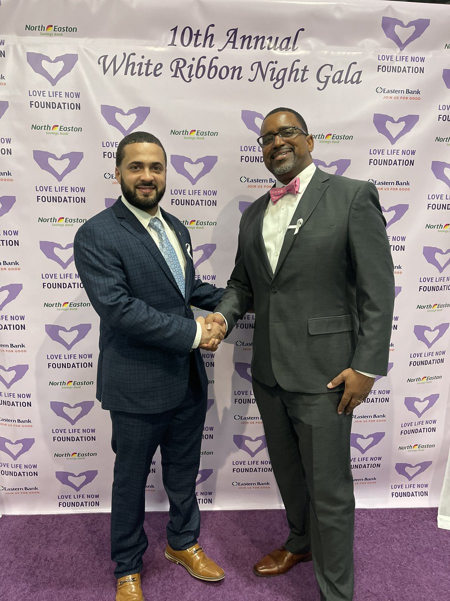 rahsaandhall's tweet photo. Celebrating the work of @LoveLifeNowFoun remembering those taken by domestic violence, honoring those doing the work like @AFABkafanm
#MenAgainstDV #LLN #Hall4DA #mapoli https://t.co/a6StBvmSf3