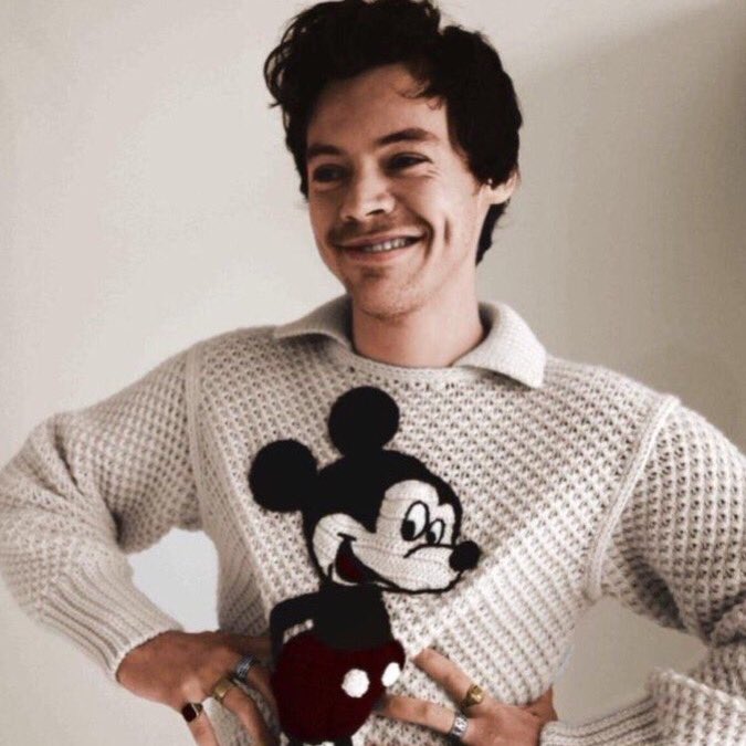 welcome ! 
this is an account for bad bunny and harry styles. i’d appreciate if you rt to find more henito stans <3