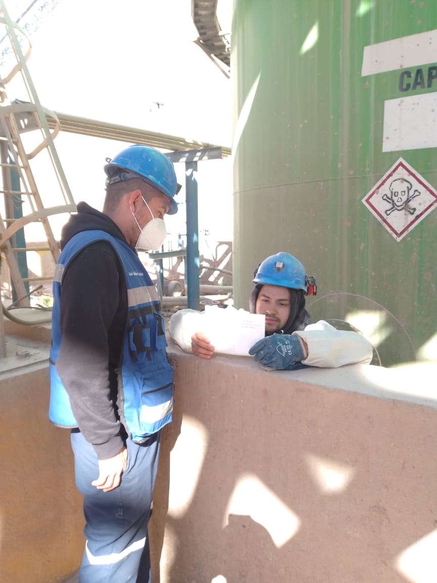 MinerosMexCROC's tweet photo. Mina Concheño| La tarde de hoy nos dimos a la tarea de visitar a nuestros compañeros mineros para mostrarles el menú de la semana, y estar al pendiente de cualquier duda oh inquietud laboral.

@IsaiasSiCumple @davidoq @CROC_Nacional @STPS_mx https://t.co/AlxFGwmcwH