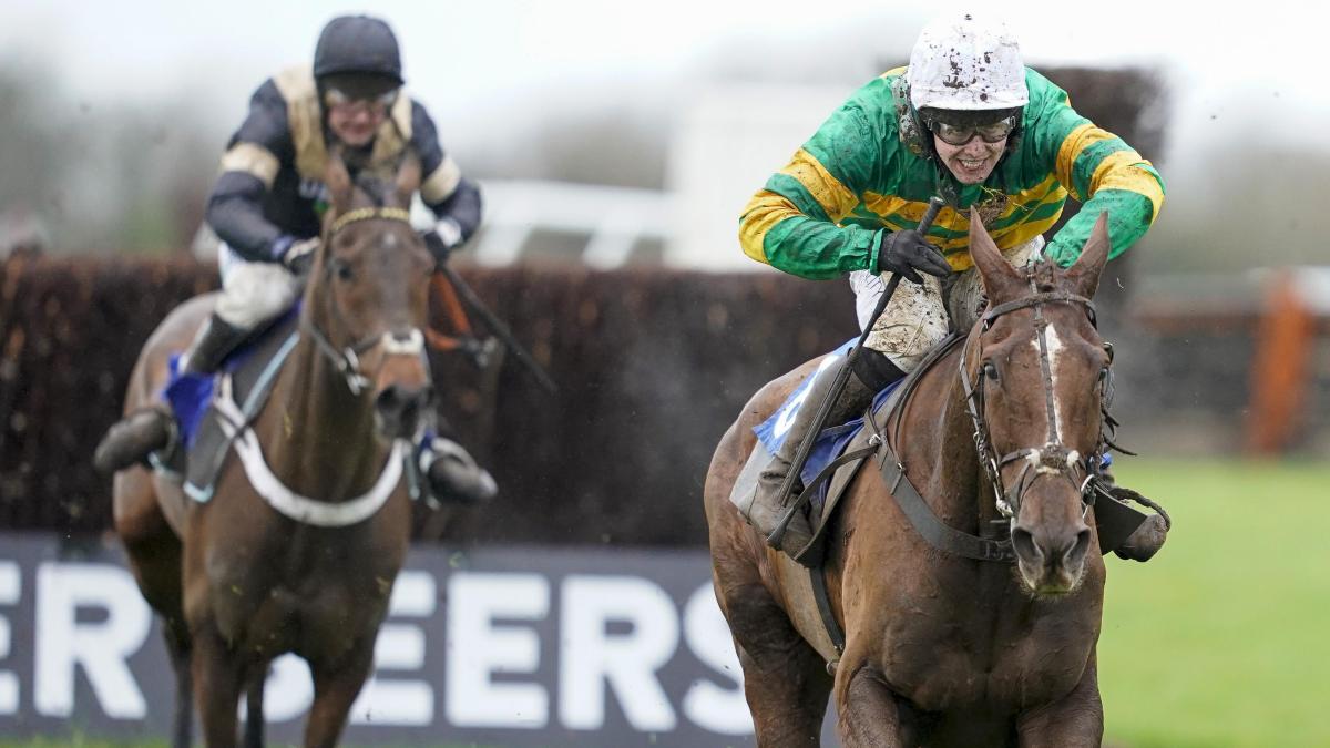 racingblogger's tweet photo. 😍 If TIME TO GET UP wins the Midlands Grand National at Uttoxeter today I'll give £50 CASH 💷 to one of you lucky people! 🏆

To Enter: 👇 

1️⃣ RT this Tweet
2️⃣ Follow @racingblogger

👉 https://t.co/9HUhvMfNLu

#Cheltenhamfestival #Saturday 🏆 https://t.co/1AbfBjGPa7