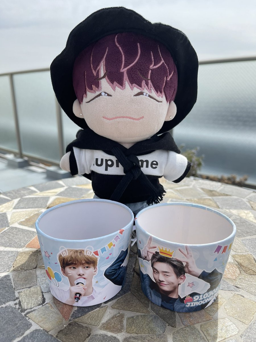 🌸ユンジソン🌸
センイルカップホルダー配布

東京は配布終了致しました👏
大阪、名古屋は引き続き
配布しております😊
素敵なジソンさんのカプホを
ぜひお家に連れて帰ってください✨
#YoonJisung 
#Happy_Roon_day2022