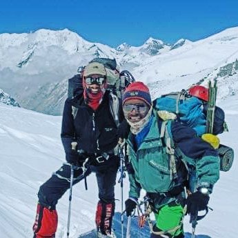 htraverseadv's tweet photo. @htraverseadv

Dhaulagiri 2009 🗻🧗‍♂️ with my brother 
@tuncfindikofficial

https://t.co/O25s6z9Dyw

#sherpa #livinglegends #kanchenjunga #Nepal #porter #record #himalayantraverse #Everest #dhaulagiri https://t.co/HJt9muNmRs
