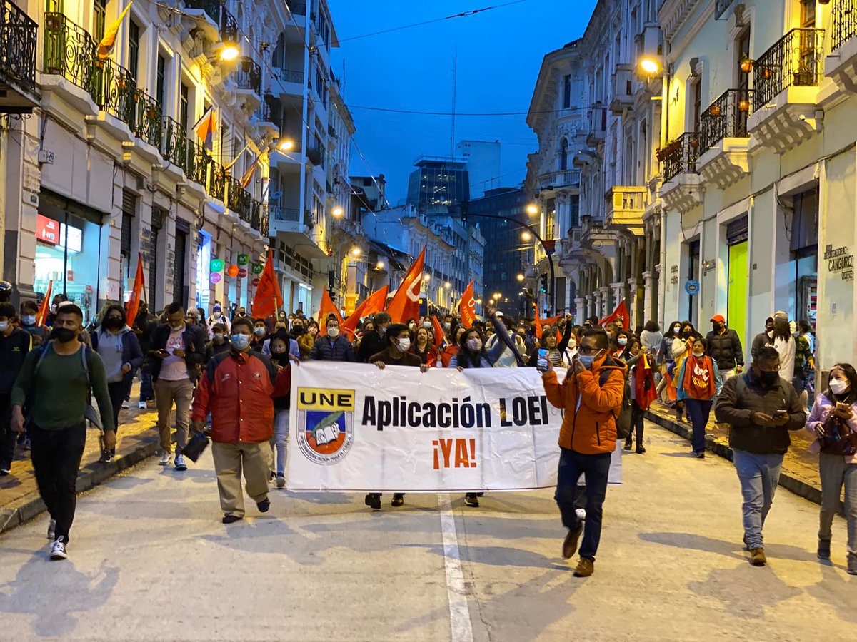 LaBrigadaEc's tweet photo. 🔴La Brigada, vándala| #Atención Revivimos los mejor acontecimientos que dejó la marcha convocada por Unión Nacional de Educadores los maestros exigen se respete sus derechos. https://t.co/w7TqLAUTbJ