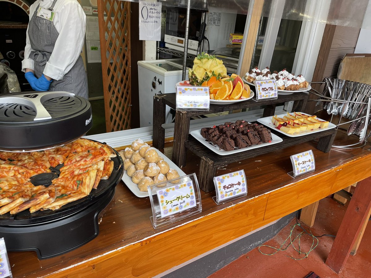 今日も元気に始まりました。 春の高尾山ビア・ビュッフェ2日目