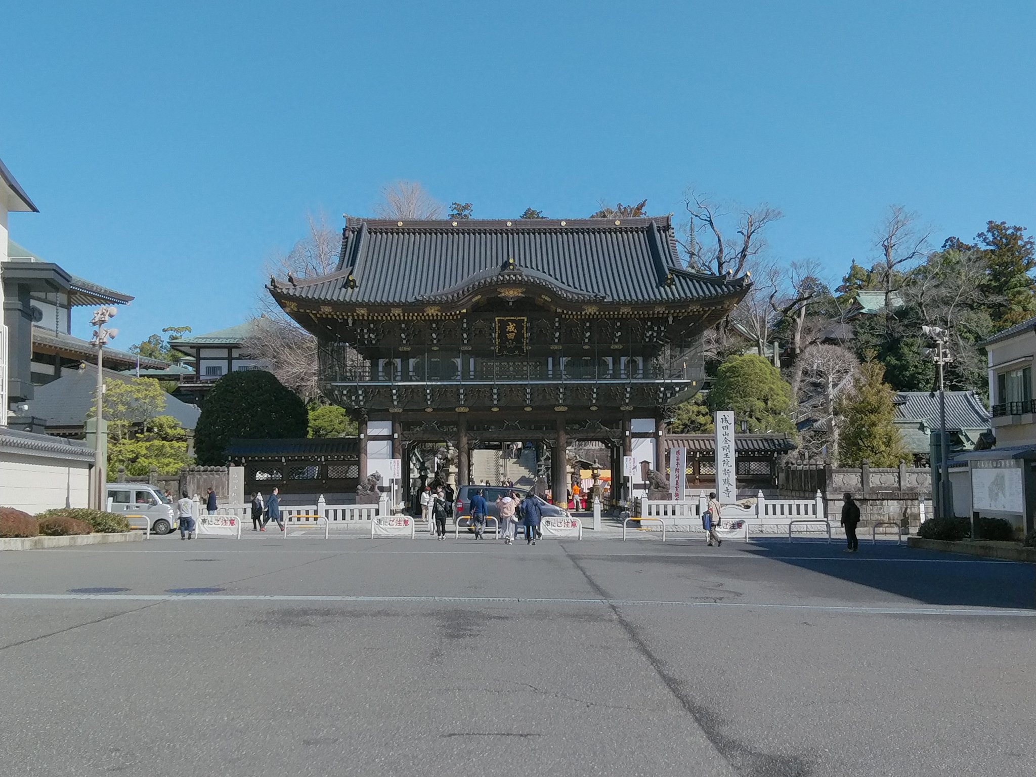 グラサンoyj 成田山の交通安全祈祷殿で 車のお祓いして 新勝寺にお参りしてきました 良い天気だ 成田山 新勝寺 T Co Bsnjj17r1d Twitter