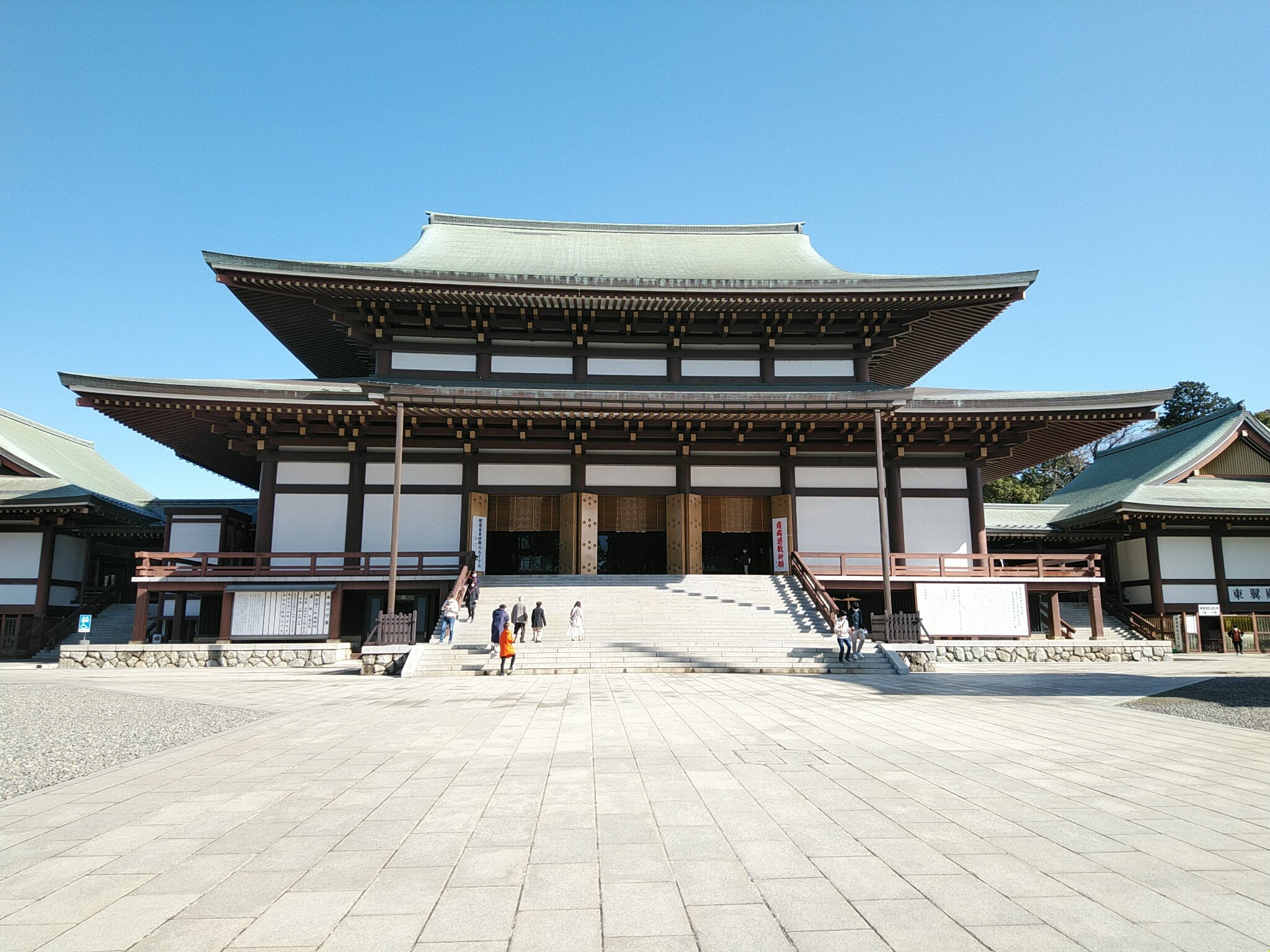 グラサンoyj 成田山の交通安全祈祷殿で 車のお祓いして 新勝寺にお参りしてきました 良い天気だ 成田山 新勝寺 T Co Bsnjj17r1d Twitter