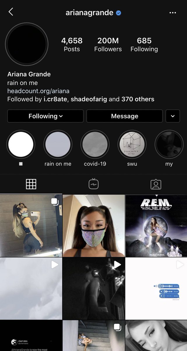 quitbehavior's tweet photo. aw everytime ariana reached a 100m milestone i screenshotted it and she finally reached 300m https://t.co/TVOmDj3ULo