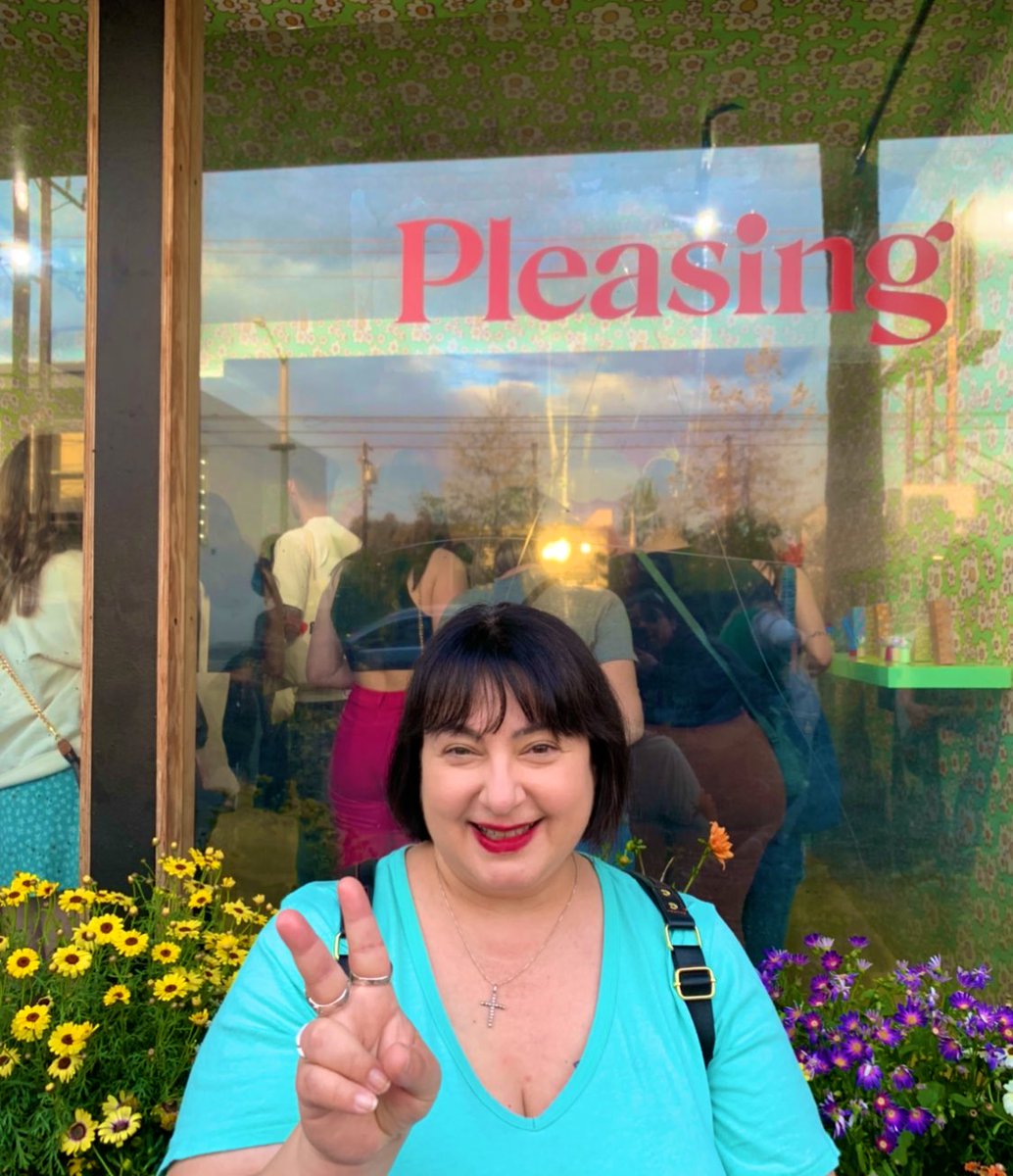 ItsJustUsHarry's tweet photo. Find Your Pleasing #pleasingLA #pleasing 🌼🍄🌸 https://t.co/xShilsjhxJ