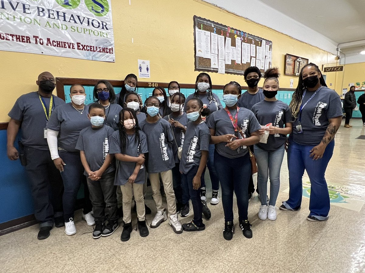 TDpcsd's tweet photo. Kudos to the newest member of the Principal’s Club at TM. Students maintained a 3.5 GPA to be accepted to this club. #StudentsRiseWeAllRise #DPSCDProud @Detroitk12 @principallearns https://t.co/lRnghWRRPQ