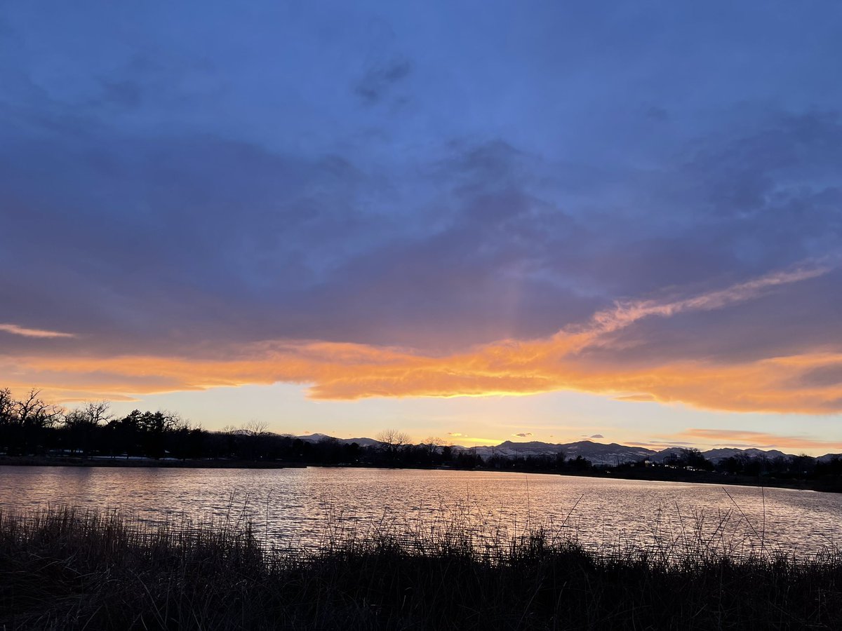 sinkm's tweet photo. Right place, right time. #denversunset https://t.co/xVpp57LWWa