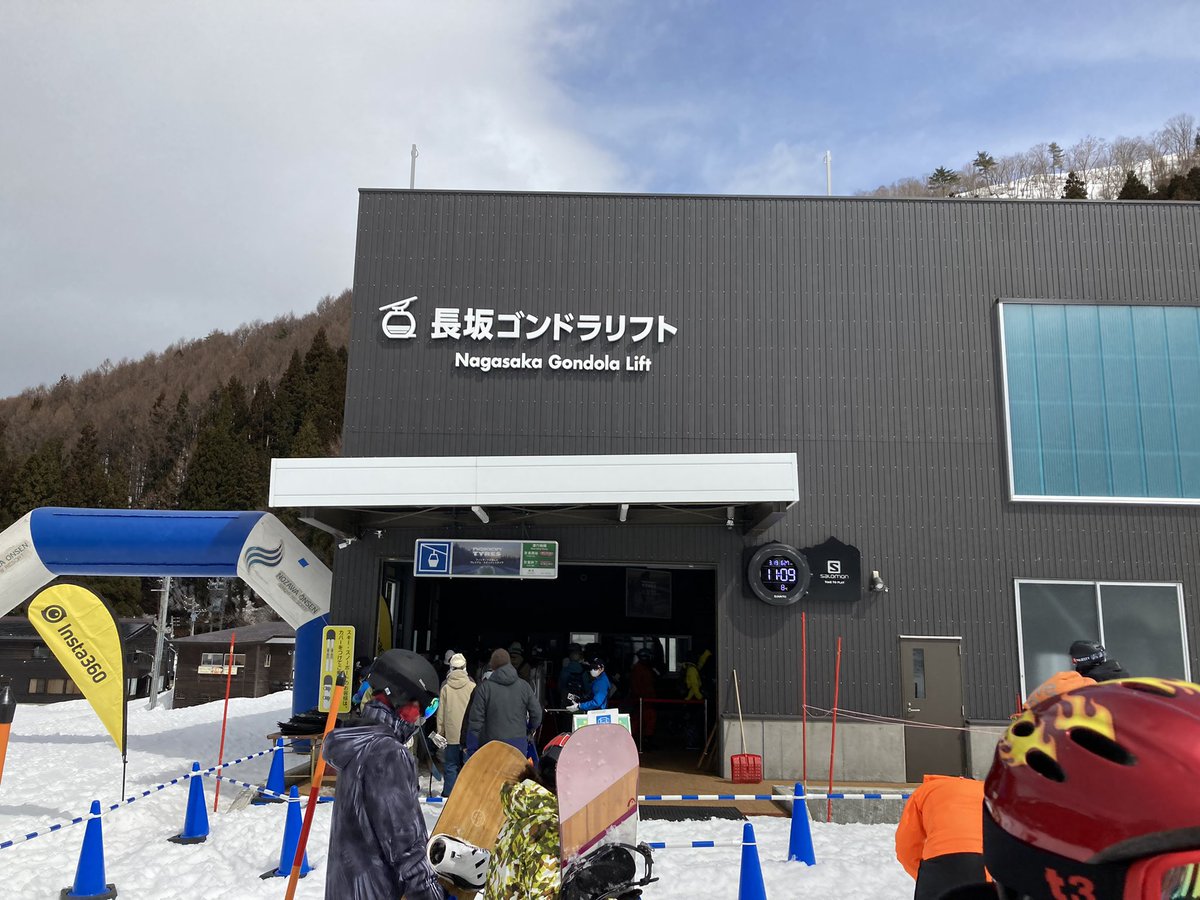Sugar3210's tweet photo. 飯山を拠点に遊びに来ました〜
1日目はお初の野沢温泉スキー場⛷🏂 https://t.co/WLwKNsI5iE