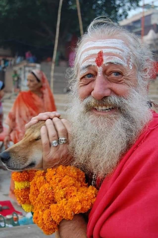 desi_thug1's tweet photo. In 1974, 22 year old Italian named Alessandro came to Bharat for a holiday. He never went back. The moment he entered Kashi, he was captivated. He adopted the life of a Sadhu and was fondly called Baba Shiva Das. The gentle soul departed his mortal body in May 2020. https://t.co/1Tg8Qf9dCw