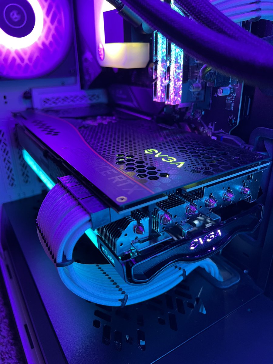 rye209's tweet photo. This thing is such a monster! It’s been holding up well! #Nvidia #EVGA #RTX #3080ti https://t.co/VgFZP5k5Mx