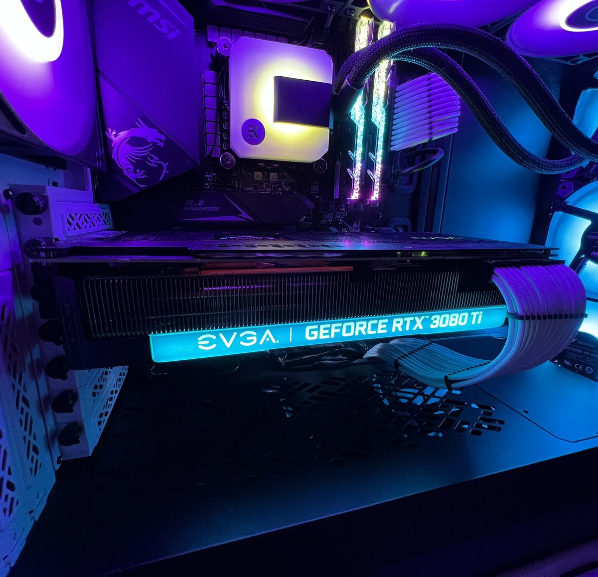 rye209's tweet photo. This thing is such a monster! It’s been holding up well! #Nvidia #EVGA #RTX #3080ti https://t.co/VgFZP5k5Mx
