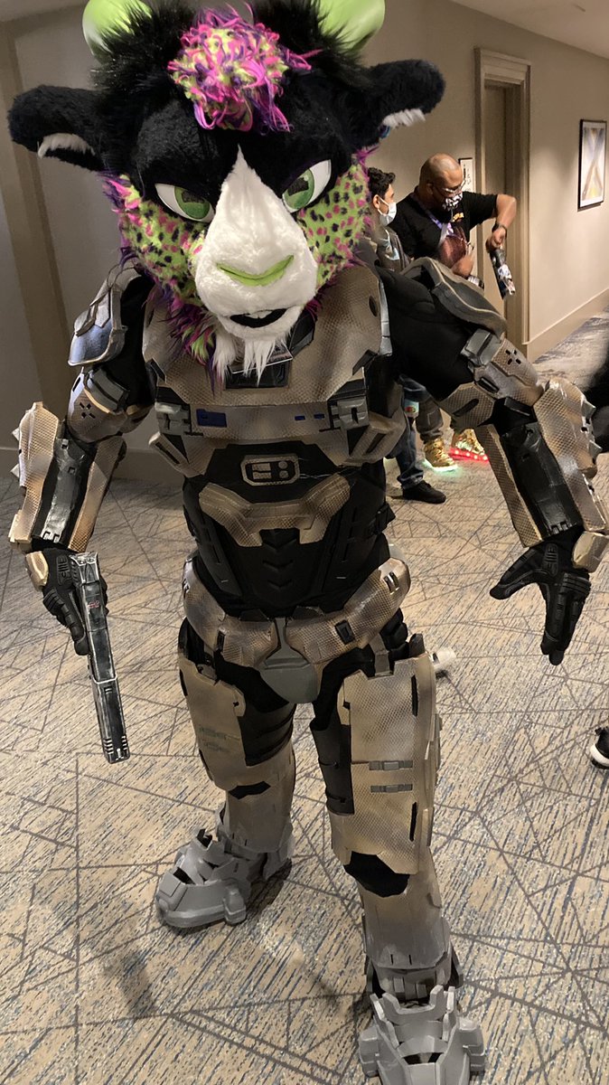 thpuxk's tweet photo. #TFF2022 is tons of fun so far :33 (none of these suits are mine hh all frens - the spartan suit) 
// @Retnuh_Hopkins https://t.co/67N7ug6f0X