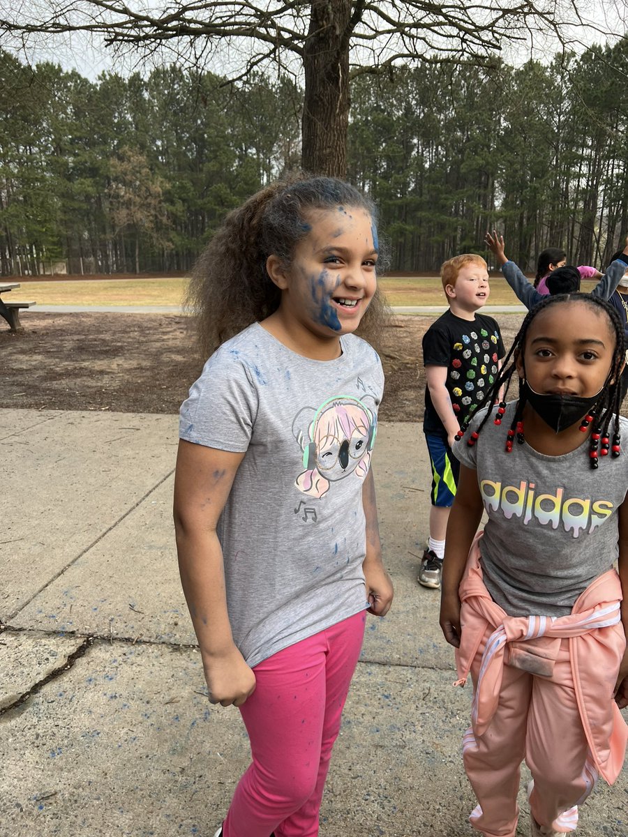 Rainforest_Room's tweet photo. Happy Holi to everyone who celebrates this special holiday! We loved learning from our classmates about the beautiful significance of this holiday. https://t.co/zmokqKqWaf
