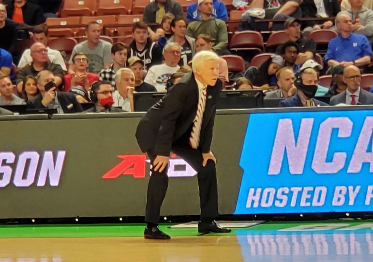 ESPNMcGee's tweet photo. There are many reasons to love @DavidsonMBB head coach Bob McKillop. High on my list is his staunch resistance to the coaches' workout clothes movement. #dapper  #MarchMadness https://t.co/KhfGateXkP