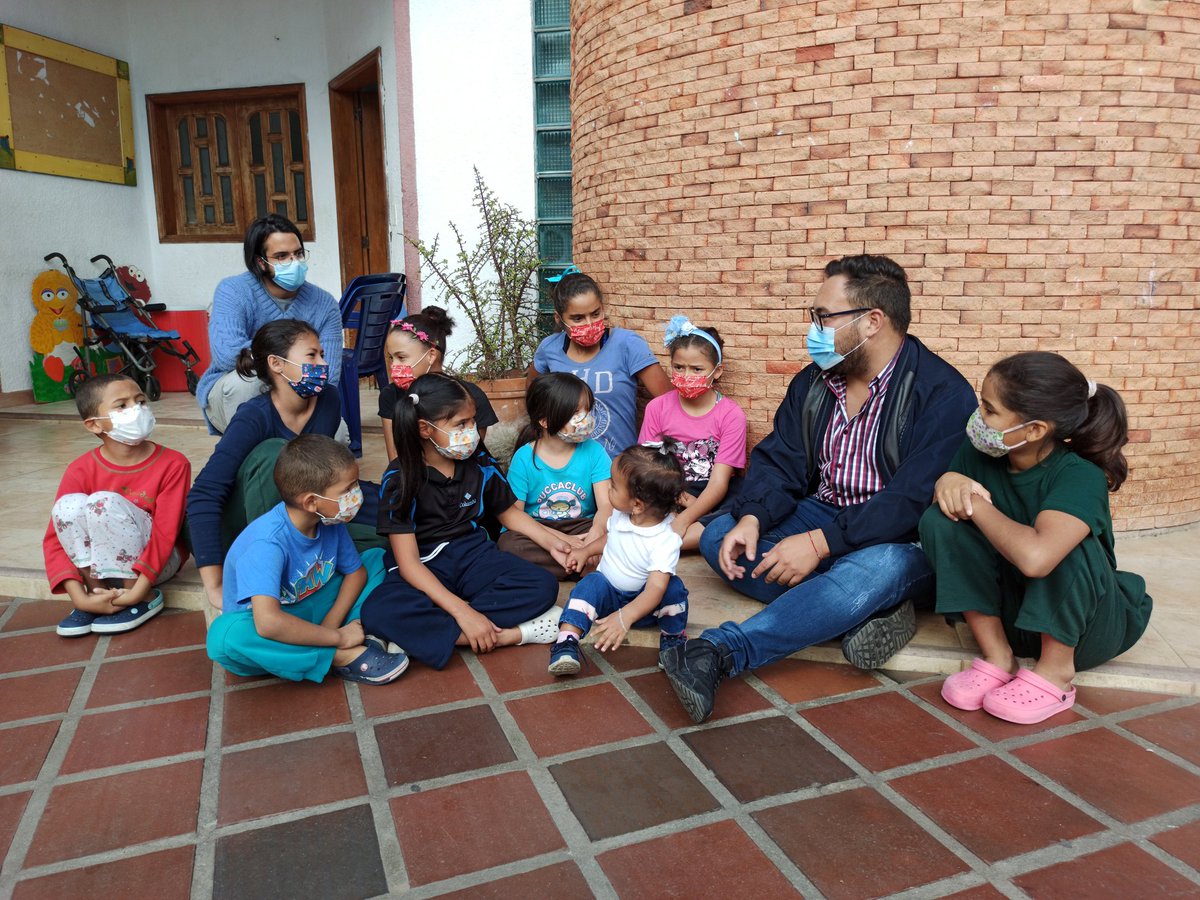 Estrada_SamuelE's tweet photo. Así damos inicio a nuestra agenda social desde @Movimiento_nova en conjunto con instituciones.

El día de ayer llevamos a cabo una entrega de donaciones a "Casa Hogar Ana" desde el Concejo Municipal de Los Salias @concejosaa en conjunto con el Movimiento NOVA @movimiento_nova https://t.co/jOwxMT4BfQ