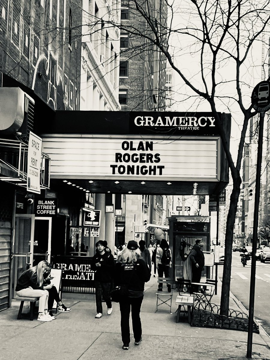OlanRogers's tweet photo. Thanks New York! Off to Milwaukee! 😂🎤 https://t.co/xqMSTpfMgj