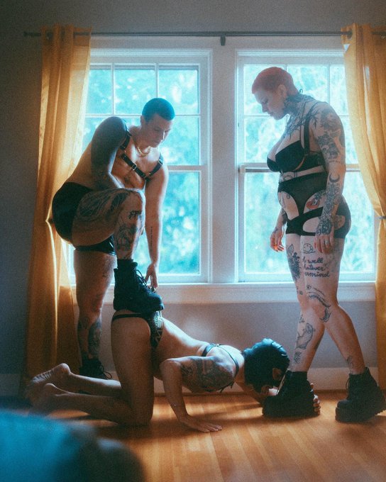 Mason Rose 📸 Portland Photographer - We are now accepting submissive clients ~ let us be the Daddies you never had 🌹 DM for a menu & application https://t.co/5rfxJCm7gm