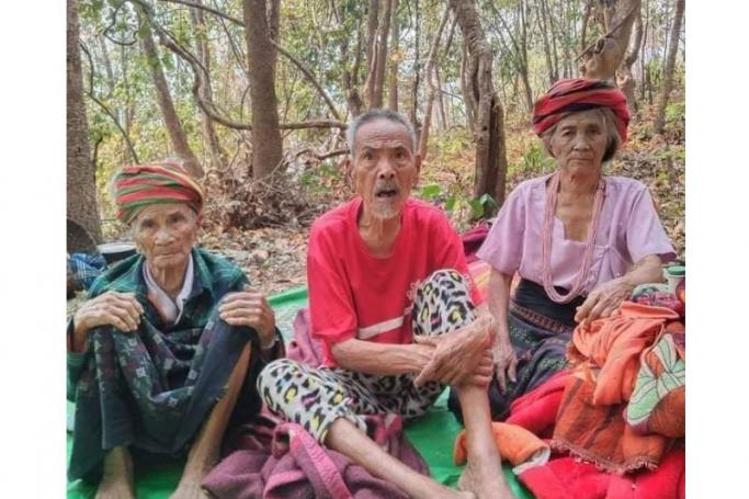 MizzimaNews's tweet photo. #Fighting in Chin State’s #Kanpetlet township causes food shortages for #villagers | Mizzima #Myanmar News and Insight https://t.co/DIWs2G0lPL https://t.co/tbHgT7hRrY