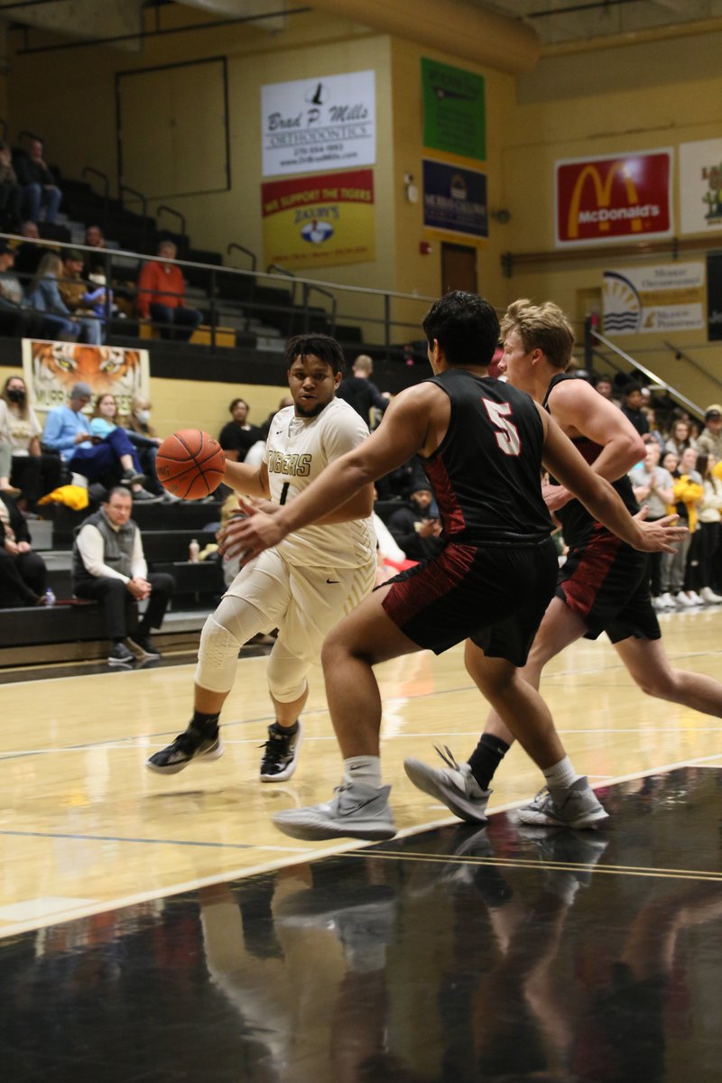 racercard's tweet photo. I've been very blessed to cover these 4 @MurrayHSBBall seniors the last couple of years. It's been a true joy to watch @trey_boggess &amp; @CalebWy57645570 since I started and @CalebGill16 &amp; @Mason_Grant11 this season. Congrats on a great season guys. Been fun. @MurrayTigers https://t.co/MeMQ94msKS