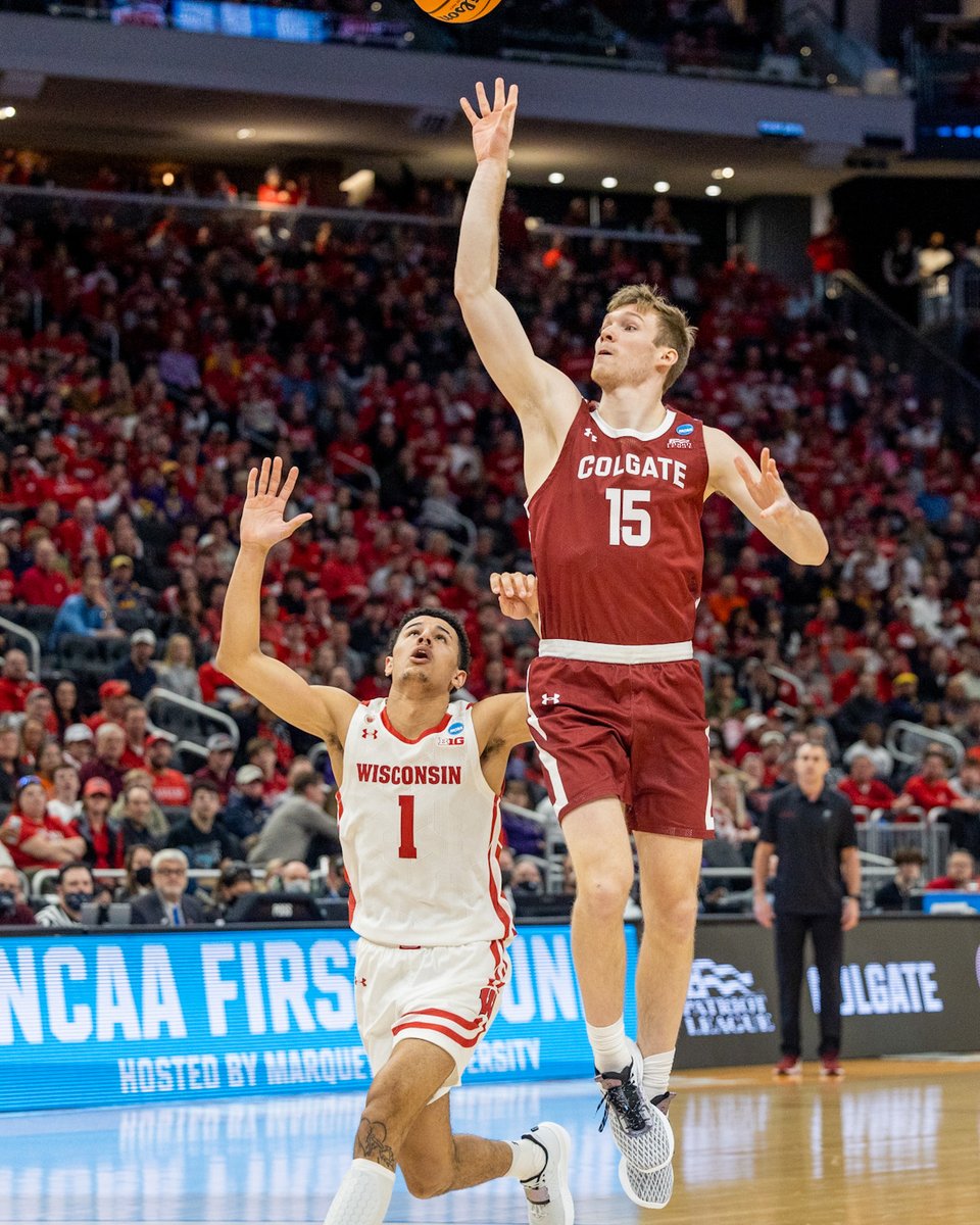 ColgateMBB's tweet photo. An early battle in Milwaukee.
15-10 Colgate | 9:35 1st https://t.co/H7TFj5d2Xy
